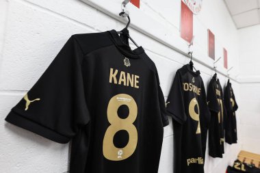 Barnsley 'li Herbie Kane' in gömleği 20 Nisan 202 'de Bloomfield Road, Blackpool' da Blackpool-Barnsley maçında giyildi.