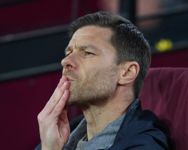 Bayer Leverkusen 'in Xabi Alonso Müdürü, UEFA Avrupa Ligi çeyrek final maçında West Ham United, Bayer 04 Leverkusen' e karşı Londra Stadyumu, Londra, İngiltere, 18 Nisan 202