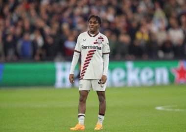 Bayer Leverkusen 'den Jeremie Frimpong, UEFA Avrupa Ligi çeyrek final maçında West Ham United, Bayer 04 Leverkusen' e karşı Londra Stadyumu, Londra, İngiltere, 18 Nisan 202