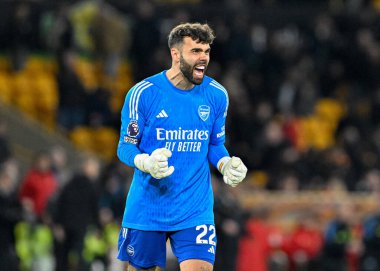 Arsenal 'den David Raya, 20 Nisan 202' de Molineux, Wolverhampton, İngiltere 'de oynanan Premier League maçında Wolverhampton Wanderers - Arsenal maçının tam zamanlı sonucunu kutluyor.