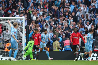 Coventry City 'den Ellis Simms, 21 Nisan 202' de Wembley Stadyumu 'nda Coventry City' nin Manchester United 'a karşı oynadığı Emirates FA Cup yarı final maçında 1-3' lük galibiyetini kutluyor.
