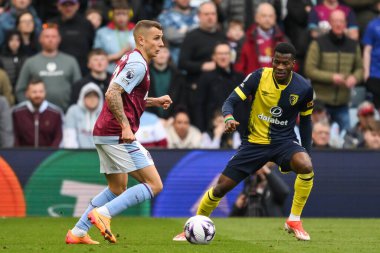 Aston Villa takımından Lucas Digne, 21 Nisan 202 'de Birmingham, Villa Park' ta oynanan Premier Lig karşılaşmasında Aston Villa ile Bournemouth karşılaşacak.