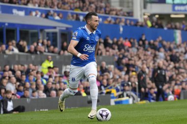 Everton 'dan Jack Harrison Premier Lig maçında topla koşuyor Everton - Nottingham Forest maçı sırasında Goodison Park, Liverpool, İngiltere, 21 Nisan 202