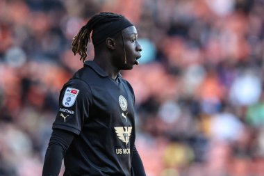 Barnsley takımından Fbio Jal 20 Nisan 2024 'te Bloomfield Road, Blackpool' da Blackpool-Barnsley maçında