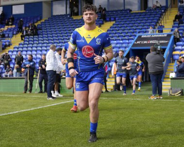 Warrington Wolves 'tan Jordy Crowther 20 Nisan 202' de Halliwell Jones Stadyumu 'nda oynanan Warrington Wolves - Leigh Leopards maçından önce ısınmak için koşuyor.