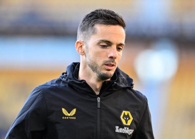 Wolverhampton Wanderers takımından Pablo Sarabia 20 Nisan 202 'de Molineux, Wolverhampton' da oynanan Premier League karşılaşmasında ısınmaya başladı.