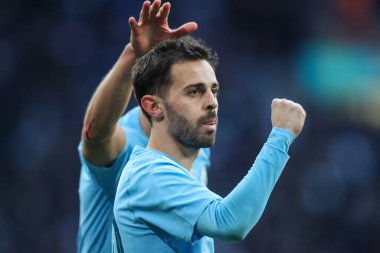 Manchester City 'den Bernardo Silva, 20 Nisan 202' de Wembley Stadyumu 'nda oynanan Manchester City - Chelsea maçında 1-0' lık galibiyet golünü kutluyor.