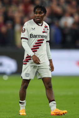 Bayer Leverkusen takımından Jeremie Frimpong, UEFA Avrupa Ligi çeyrek final maçında West Ham United, Bayer 04 Leverkusen 'e karşı Londra Stadyumu, Londra, İngiltere, 18 Nisan 202