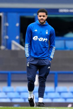 Nottingham Ormanı 'ndan Andrew Omobamidele Premier Lig maçı sırasında Goodison Park, Liverpool' da Everton ve Nottingham Forest maçında, 21 Nisan 202