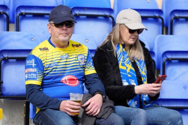 Warrington Wolves taraftarları 20 Nisan 202 'de Warrington Wolves - Leigh Leopards maçından önce Warrington Stadyumu, Warrington, İngiltere