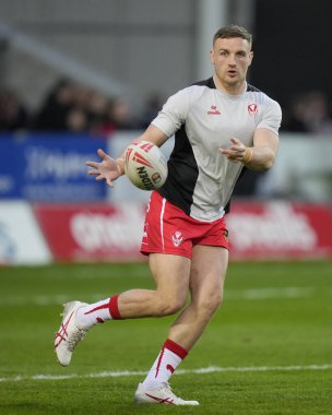 St. Helens 'den Matty Lees, 19 Nisan 202' de St Helens vs Hull FC ile oynanan Betfred Süper Lig karşılaşmasından önce ısınıyor.