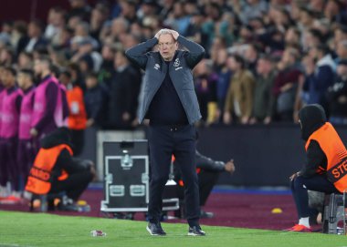 West Ham United 'ın David Moyes teknik direktörü, UEFA Avrupa Ligi çeyrek final maçında 18 Nisan 202' de Londra Stadyumu 'nda West Ham United ve Bayer 04 Leverkusen maçında tepki gösterdi.