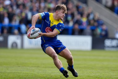 Warrington Wolves takımından Leon Hayes, 20 Nisan 202 'de Halliwell Jones Stadyumu' nda oynanan Warrington Wolves - Leigh Leopards maçında topu geçti.