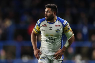 Leeds Rhinos takımından Rhyse Martin, 19 Nisan 202 'de Leeds Stadyumu' nda oynanan 8. Betfred Süper Lig karşılaşmasında Leeds Rhinos 'a karşı Huddersfield Giants' ı izliyor.