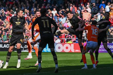 Blackpool 'dan James Husband, 20 Nisan 202' de Bloomfield Road, Blackpool 'da oynanan Blackpool-Barnsley maçında 2-0 berabere kaldı.