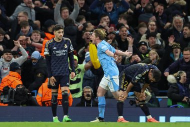 Manchester City 'den Kevin De Bruyne, 17 Nisan 202 tarihinde Etihad Stadyumu' nda oynanan UEFA Şampiyonlar Ligi çeyrek final maçında 1-1 'lik galibiyetini kutluyor.