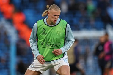 Manchester City 'den Erling Haaland 17 Nisan 202' de Etihad Stadyumu 'nda oynanan UEFA Şampiyonlar Ligi çeyrek final maçında ısınma turunda