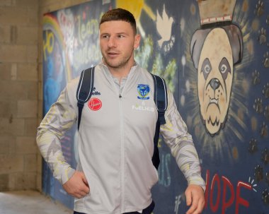 Warrington Wolves 'tan George Williams, 20 Nisan 202' de Warrington, İngiltere 'deki Halliwell Jones Stadyumu' nda oynanan Warrington Wolves - Leigh Leopards maçından önce stadyuma geldi.