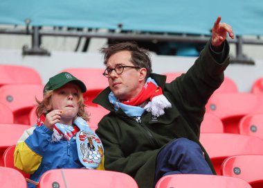 Coventry City, Wembley atmosferini, 21 Nisan 202 'de Wembley Stadyumu' nda Coventry City ile Manchester United arasında oynanan Emirates FA Kupası yarı final maçı öncesinde aldı.