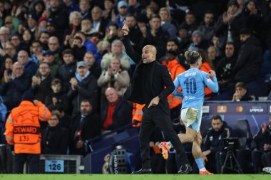 Manchester City 'nin Pep Guardiola teknik direktörü takım talimatlarını 17 Nisan 202 tarihinde Etihad Stadyumu' nda UEFA Şampiyonlar Ligi çeyrek final maçında verir.
