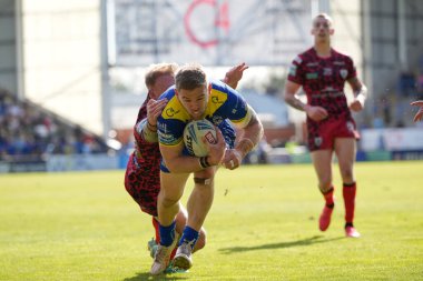 Warrington Wolves 'tan Matt Dufty 20 Nisan 202' de Halliwell Jones Stadyumu, Warrington 'da oynanan Warrington Wolves - Leigh Leopards maçında gol atmak için çizgiyi geçti.