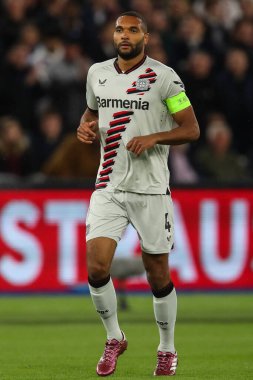 Bayer Leverkusen takımından Jonathan Tah, UEFA Avrupa Ligi çeyrek final maçında West Ham United, Bayer 04 Leverkusen 'e karşı Londra Stadyumu, Londra, İngiltere, 18 Nisan 202