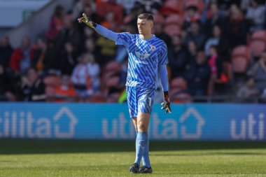 Barnsley 'den Liam Roberts takımına, 20 Nisan 202' de Bloomfield Road, Blackpool 'da oynanan Blackpool-Barnsley maçında talimat verdi.