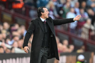 Bournemouth Andoni Iraola teknik direktörü takımına Premier Lig maçında Villa Park, Birmingham, İngiltere 'de Aston Villa Bournemouth maçında talimat verir.