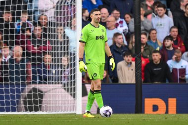 Aston Villa 'dan Emiliano Martnez Premier Lig karşılaşmasında Aston Villa, Bournemouth' a karşı Villa Park, Birmingham, Birleşik Krallık, 21 Nisan 2024