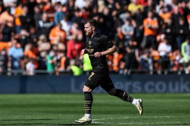 Barnsley takımından Nicky Cadden 20 Nisan 202 'de Bloomfield Road, Blackpool' da Blackpool-Barnsley maçında
