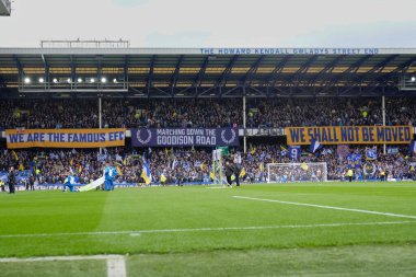 Goodison Park 'taki Gwladys Street Stand' a asılan afişlerin genel bir görüntüsü. Everton, Nottingham Ormanı 'na karşı oynadığı Premier League maçında Everton' ın evi. Goodison Park, Liverpool, Birleşik Krallık, 21 Nisan 202.