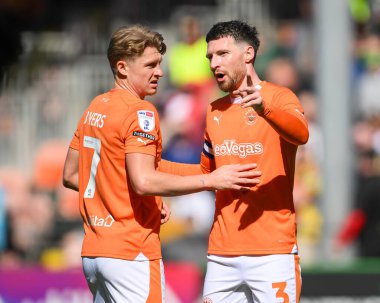Blackpool 'dan James Husband, Blackpool' dan George Byers 'a 20 Nisan 202' de Bloomfield Road, Blackpool 'da Blackpool' a karşı Blackpool 1 maçında talimat verdi.
