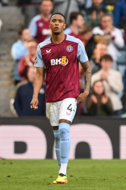 Aston Villa 'dan Ezri Konsa, portre, tam vücut, Premier Lig maçında Aston Villa Bournemouth' a karşı Villa Park, Birmingham, Birleşik Krallık, 21 Nisan 202