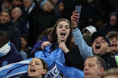 Manchester City taraftarları 17 Nisan 202 tarihinde Etihad Stadyumu 'nda oynanan UEFA Şampiyonlar Ligi çeyrek final maçının ilk yarısından sonra Real Madrid' e karşı
