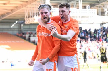 Blackpool takımından Hayden Coulson, 20 Nisan 202 'de Bloomfield Road, Blackpool' da oynanan Blackpool-Barnsley maçında 3-0 'lık galibiyetini kutluyor.