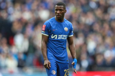 Chelsea 'den Moiss Caicedo, 20 Nisan 2024 tarihinde Wembley Stadyumu' nda Manchester City ile Chelsea arasında oynanan FA Cup yarı final maçında