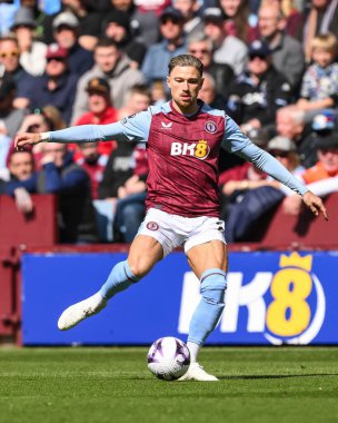 Aston Villa 'dan Matty Cash Premier Lig karşılaşmasında Aston Villa, Bournemouth' a karşı Villa Park, Birmingham, İngiltere, 21 Nisan 202