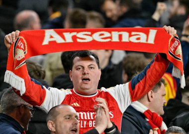 Arsenal taraftarı, 20 Nisan 202 'de Molineux, Wolverhampton, İngiltere' de oynanan Premier League maçında Wolverhampton Wanderers - Arsenal maçının tam zamanlı sonucunu kutluyor.