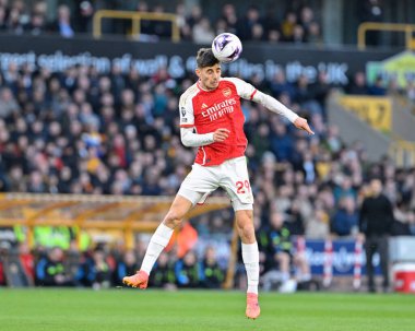 Arsenal 'den Kai Havertz, Premier League maçında Wolverhampton Wanderers Arsenal' e karşı Molineux, Wolverhampton, İngiltere 'de 20 Nisan 202' de oynanan maçta topa liderlik ediyor.