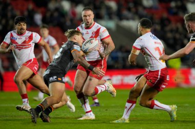 Hull FC 'den Denive Balmforth, 19 Nisan 202' de St Helens vs Hull FC 'de oynanan Betfred Süper Lig 8. Maçı' nda St. Helens vs Hull FC 'ye pas attı.