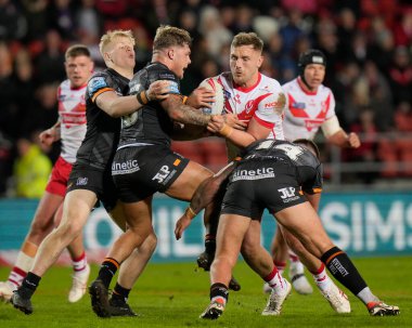St. Helens 'ten Matty Lees, 19 Nisan 202' de St Helens vs Hull FC 'de oynanan Betfred Süper Lig 8. Raundunda Hull FC savunmasında koşuyor.