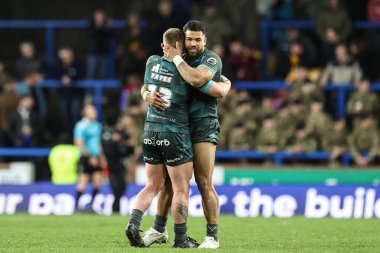 Huddersfield Giants 'tan Luke Yates ve Huddersfield Giants' tan Esan Marsters 19 Nisan 202 'de Headingley Stadyumu Leeds, İngiltere' de oynanan Betfred Süper Lig 8. Raundda kazandıkları Leeds-Huddersfield Giants maçında 24-30 'luk galibiyetlerini kutluyorlar.