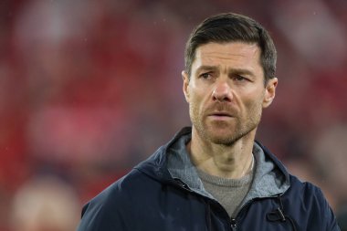 UEFA Avrupa Ligi çeyrek final maçında Bayer Alonso 'nun teknik direktörü West Ham United, Bayer 04 Leverkusen' e karşı Londra Stadyumu, Londra, İngiltere, 18 Nisan 202