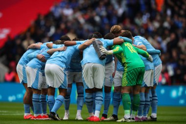 Manchester City oyuncuları, 20 Nisan 202 'de Wembley Stadyumu' nda Manchester City ile Chelsea arasında oynanan FA Cup yarı final karşılaşması öncesinde bir araya geldiler.