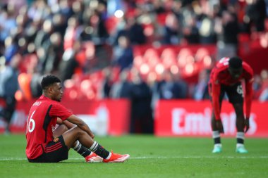 Manchester United 'dan Amad Diallo, Coventry City' den Victor Torp 'a, 21 Nisan 202' de Wembley Stadyumu 'nda oynanan ve Coventry City' nin Manchester United 'a karşı oynadığı FA Cup yarı final maçında, ofsaytta hükmedilen golüne tepki gösterdi.