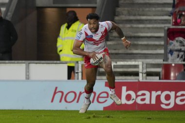 St. Helens 'ten Waqa Blake, 19 Nisan 202' de St Helens - Hull FC maçında Betfred Süper Lig maçında gol atmak için koşuyor.