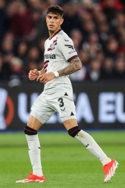 Bayer Leverkusen 'den Piero Hincapi, UEFA Avrupa Ligi çeyrek final maçında West Ham United, Bayer 04 Leverkusen' e karşı Londra Stadyumu, Londra, İngiltere, 18 Nisan 2024