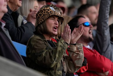 Bir Leopar taraftarı, 20 Nisan 202 'de Halliwell Jones Stadyumu, Warrington' da oynanan Warrington Wolves - Leigh Leopards maçında Betfred Süper Lig 8.