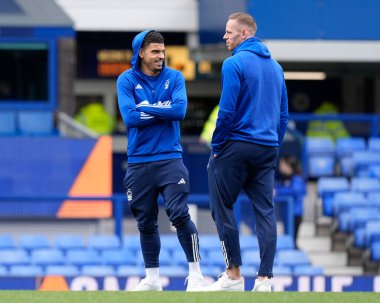 Nottingham Ormanı 'ndan Morgan Gibbs-White, Premier League maçından önce Nottingham Ormanı' ndan Matz Sels ile Goodison Park, Liverpool, Birleşik Krallık 'ta 21 Nisan 202' de oynanan Everton vs Nottingham Ormanı maçında konuştu.