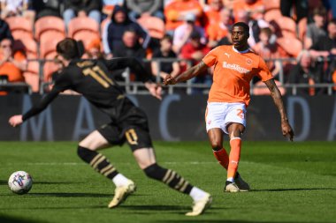 Blackpool takımından Marvin Ekpiteta, 20 Nisan 202 'de Bloomfield Road, Blackpool' da oynanan Blackpool-Barnsley maçında maç yapıyor.